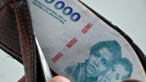 Retenciones salariales a estatales de Río Negro: un gremio presentó un proyecto con límites