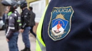 Murió el hombre baleado en Centenario y agravan los cargos contra el único detenido