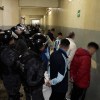 Imagen de Trasladaron ya el 40% de los presos de Villa Devoto: así fueron llevados hacia Marcos Paz