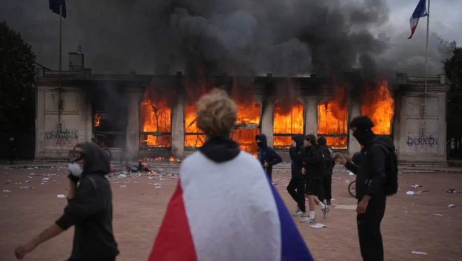 Francia envuelta en protestas hace varias semanas. Foto: AP.