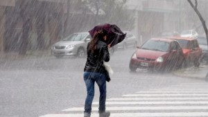 Elevan a naranja la alerta por lluvia en Río Negro para este miércoles 7: qué pasa en Neuquén
