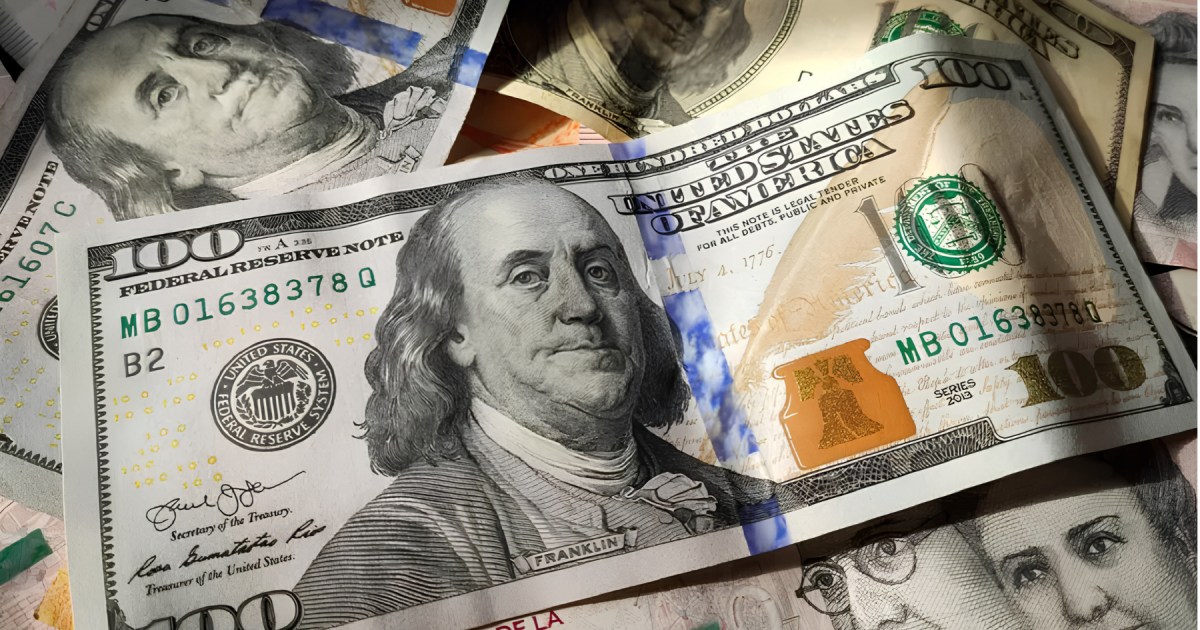 El dólar alcanza un nuevo récord histórico en medio de tensiones cambiarias