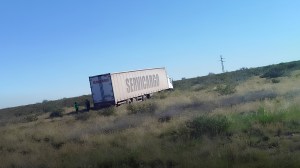 Hallaron muerto a un hombre dentro de un camión sobre la Ruta 22 cerca de Río Colorado