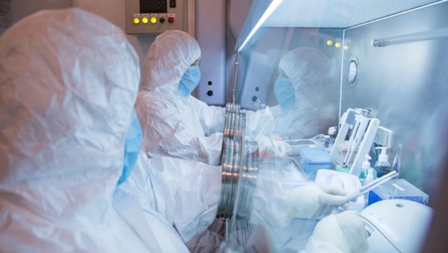 La muerte de Daria Chipilova, trabajadora de un laboratorio, causó preocupación. Foto: AP. 