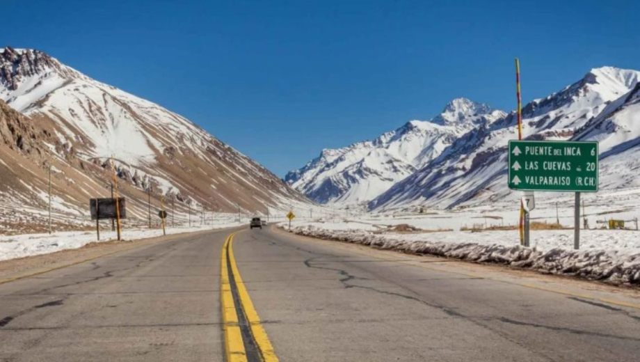 Luis Caputo comunicó que arrancarán las obras en rutas nacionales. Foto: Gentileza NA. 