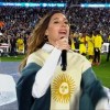 Imagen de La Sole en el partido de despedida de Messi: de dónde es el poncho que usó y que se robó todas las miradas