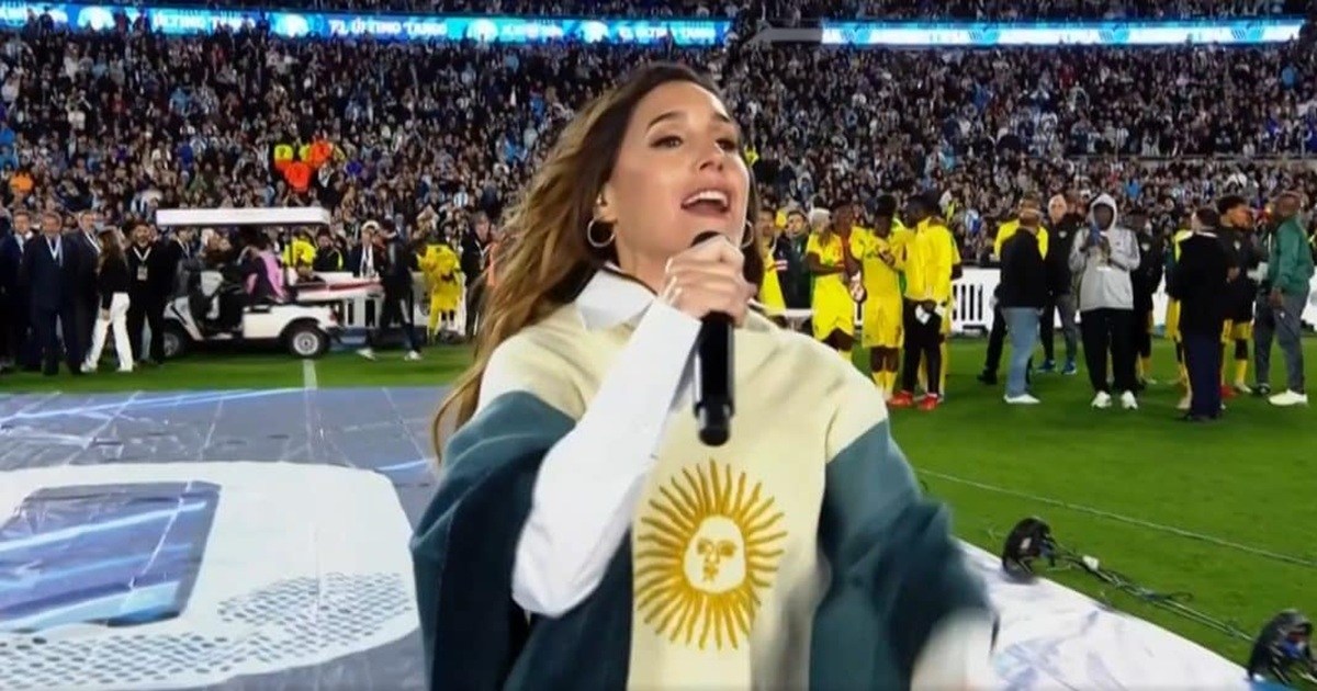 La Sole deslumbró con un poncho artesanal en la despedida de Messi