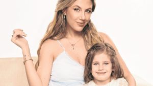 Los looks con personalidad de Stephanie Demner: inspiración fresca para el día a día en la maternidad