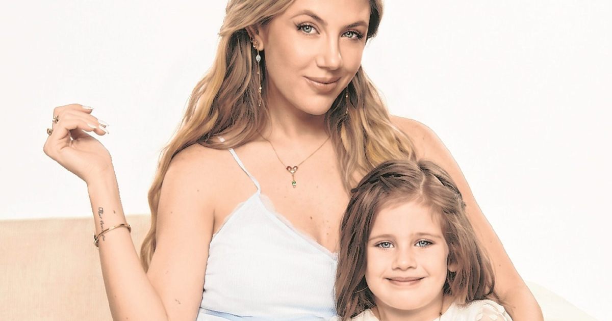 La moda de Stephanie Demner: inspiraciones para la maternidad moderna