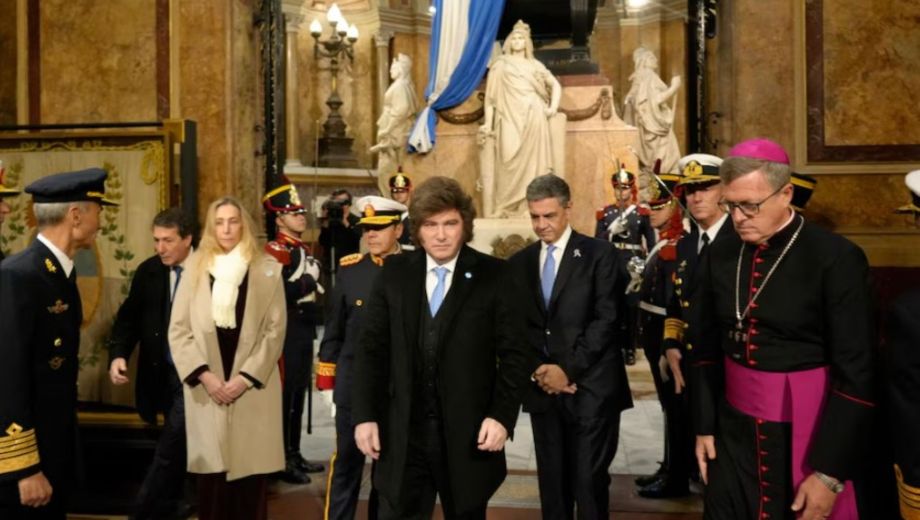 Jorge García Cuerva y Javier Milei en un Tedeum. Foto: Gentileza Infobae. 