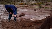 Imagen de Una madre y su hija de 3 años quedaron aisladas por el temporal en Neuquén y fueron rescatadas por la Policía