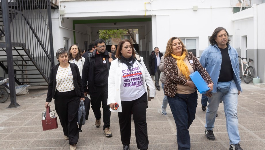 Unter llegó a Trabajo con una numerosa delegación. Foto: Pablo Leguizamon.