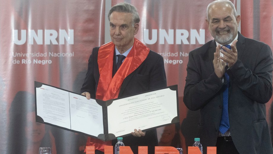 Miguel Ángel Pichetto recordó las gestiones políticas que permitieron crear la UNRN y defendió su modelo de presencia territorial. Foto: Pablo Leguizamón.