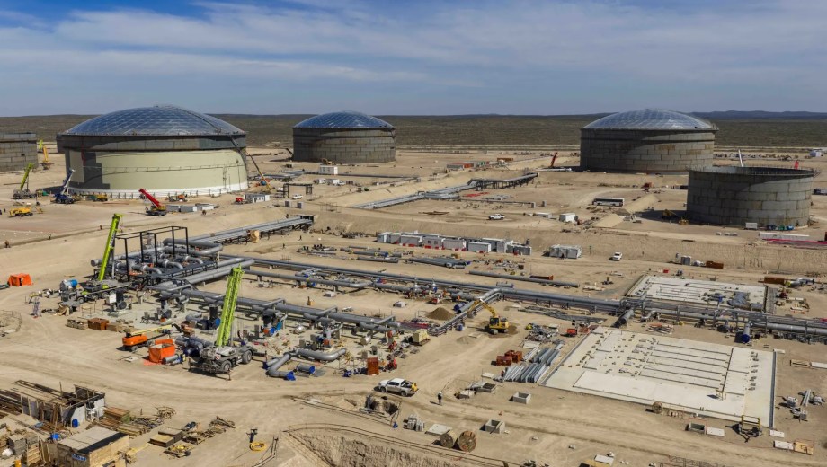  Entre enero de 2025 y agosto de 2026, la construcción del oleoducto Vaca Muerta Oil Sur (VMOS) generó $14.251 millones que se distribuyen en los 39 municipios. Foto:  Rafael Alvian / Gobierno de Río Negro.