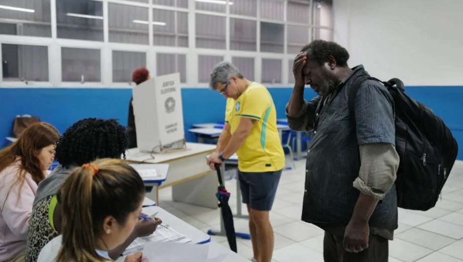 Brasil elige entre Lula y Bolsonaro en las elecciones de este domingo. Foto: AP.