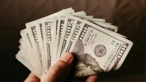 Dólar hoy: tras una semana volátil, a cuánto cerraron el blue y los financieros este viernes