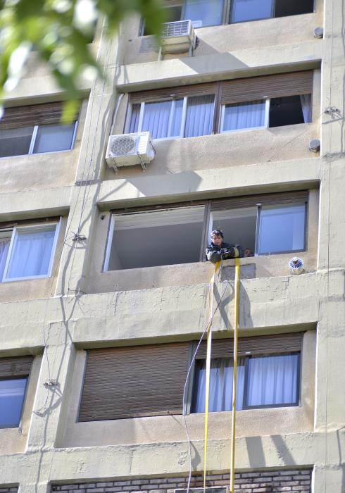 Murió un joven en el incendio de un edificio en Neuquén - Diario Río Negro