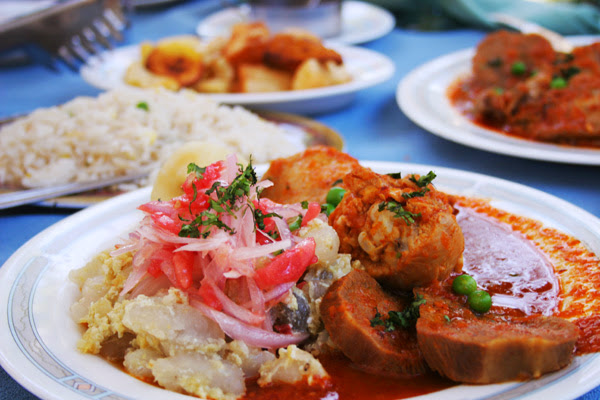 En Choele Choel, Cristina ofrece los platos más típicos de Bolivia con éxito